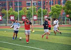 高位逼抢为什么需要整体协作：从第一步施压说起